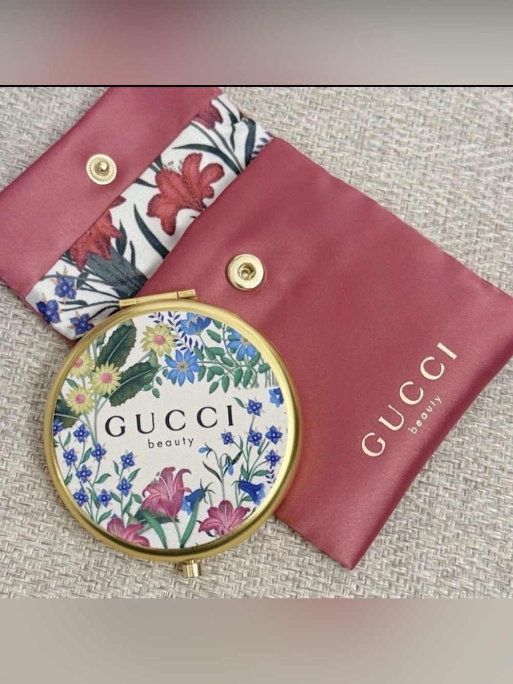 Source Unknown Floral Compact with Pink Pouch
